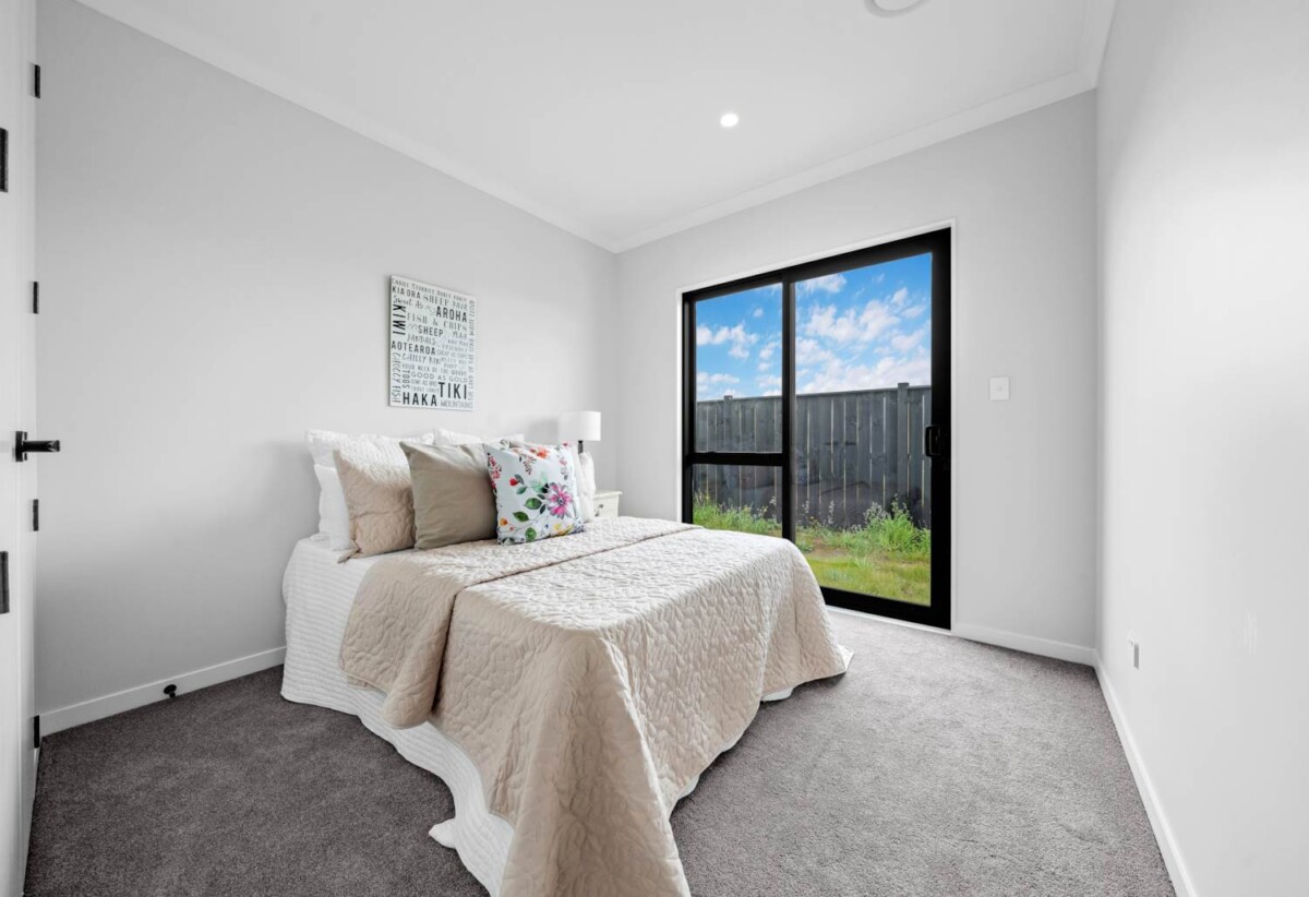 6 beds (4+2) house, 68 Park Green Avenue, Karaka, Auckland