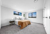 6 beds (4+2) house, 68 Park Green Avenue, Karaka, Auckland