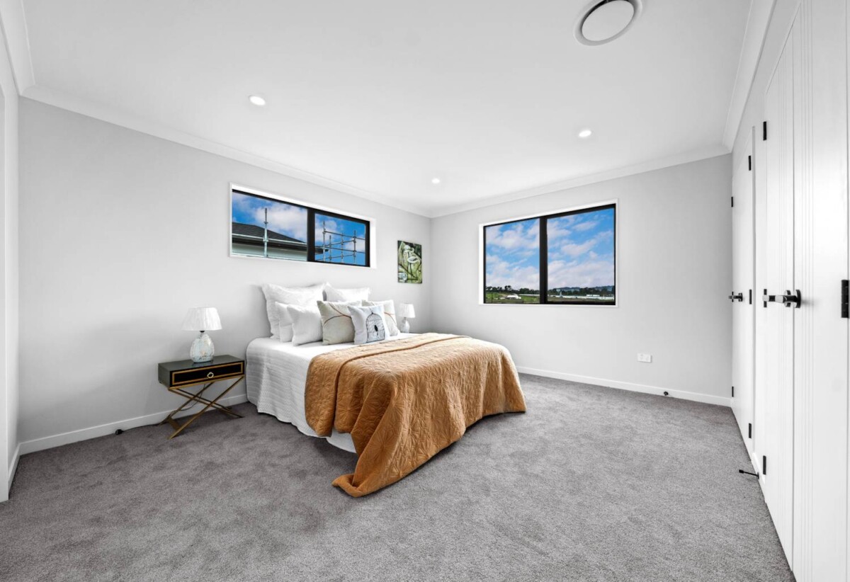 6 beds (4+2) house, 68 Park Green Avenue, Karaka, Auckland