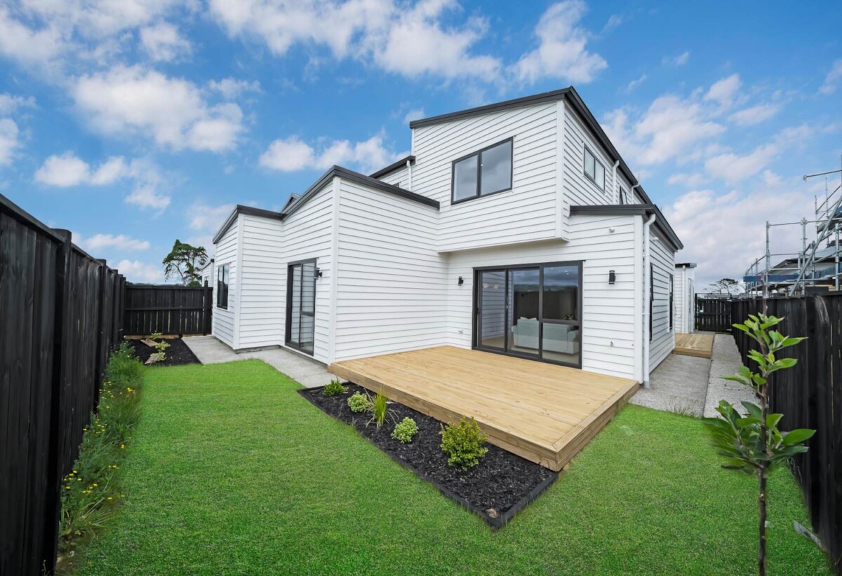 6 beds (4+2) house, 68 Park Green Avenue, Karaka, Auckland