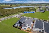 6 beds (4+2) house, 68 Park Green Avenue, Karaka, Auckland