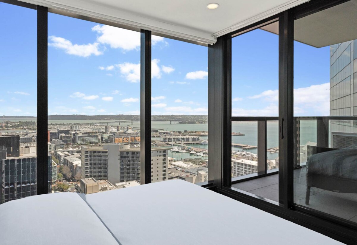 Sharp price, pet-friendly, Freehold 2 beds 2 baths 1 car park apartment, 1903/32 Swanson Street, City Centre, Auckland