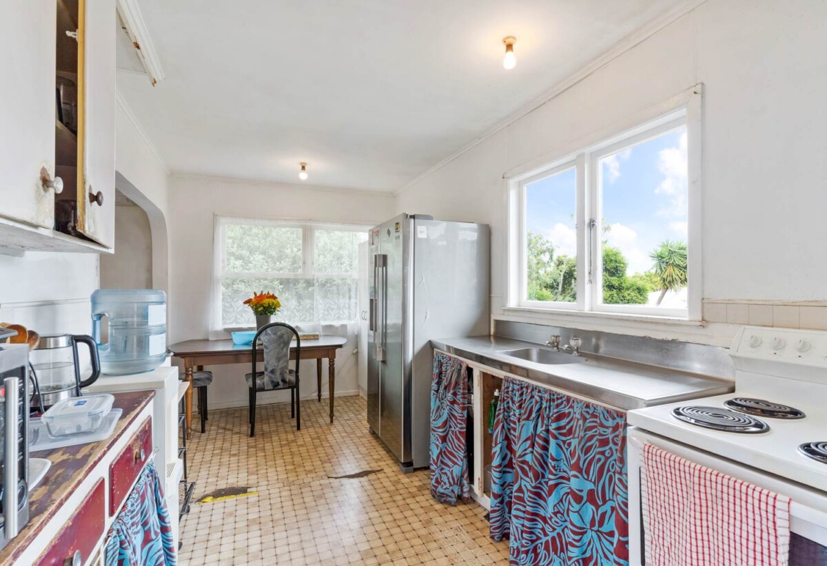 3 beds house on 1158m² section, 43 Farquhar Road, Glendene, Auckland