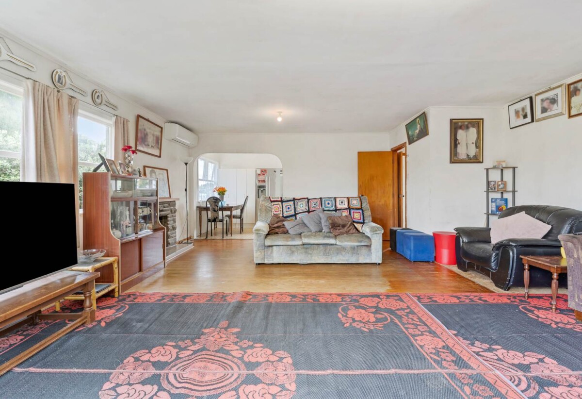 3 beds house on 1158m² section, 43 Farquhar Road, Glendene, Auckland