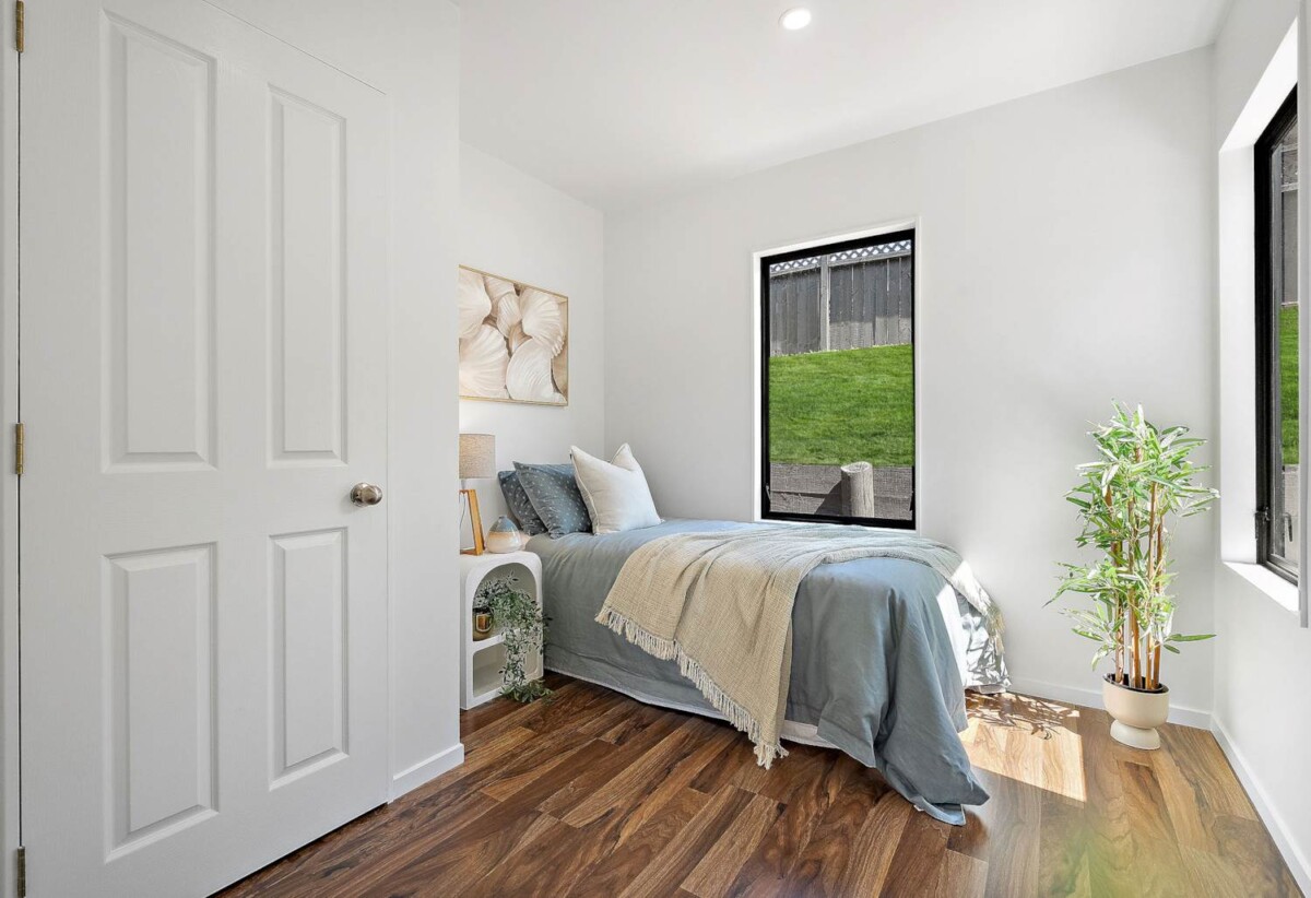 Top school zone, Fully Renovated, 3 bedrooms + big study (or 4th room) on 450m2 section, sea views & city views, 1 Highgrove Lane, Totara Vale, Auckland