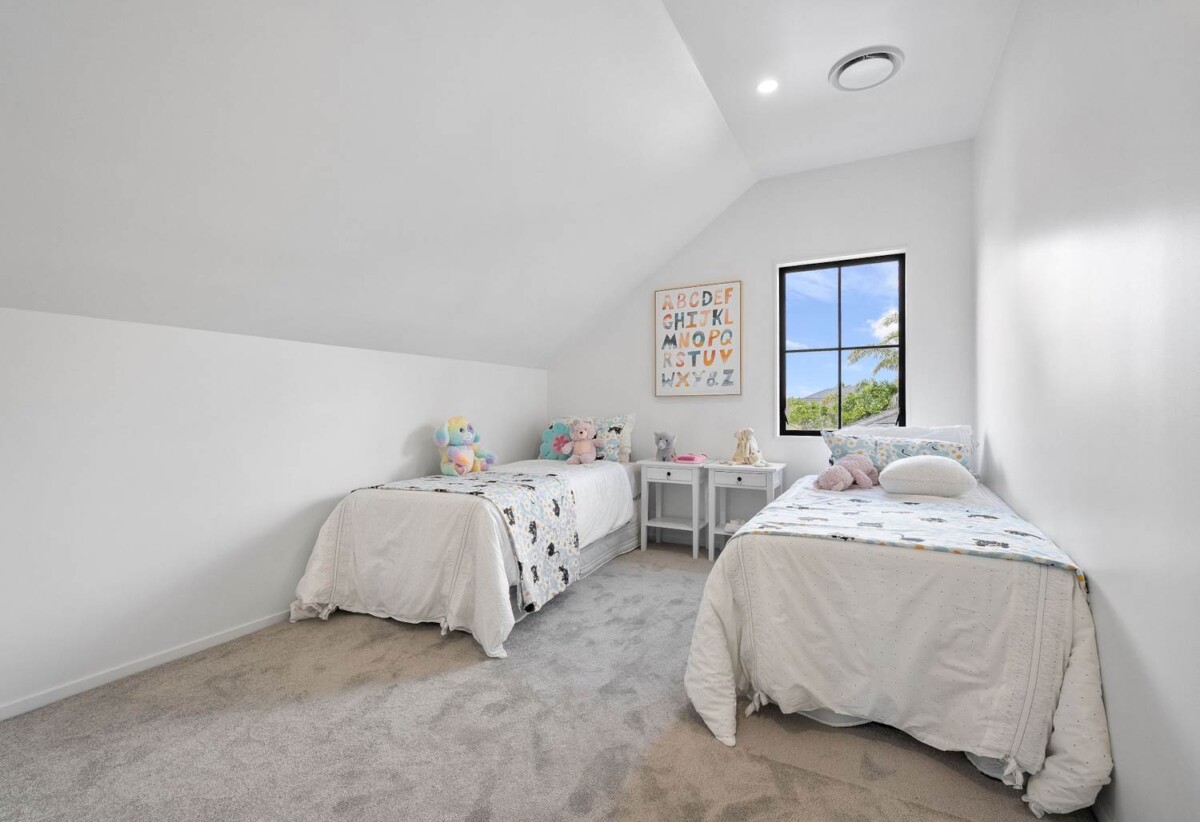 Top school zone, Fully Renovated, 3 bedrooms + big study (or 4th room) on 450m2 section, sea views & city views, 1 Highgrove Lane, Totara Vale, Auckland