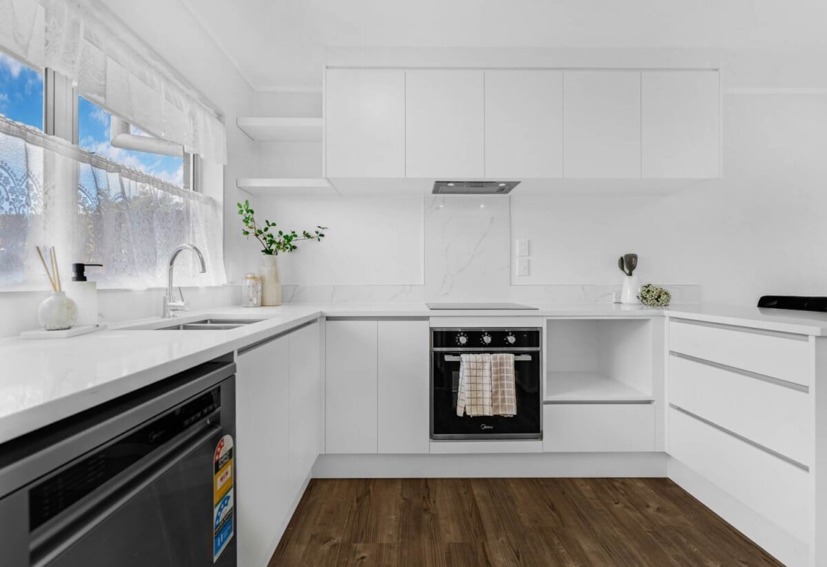 Refreshed throughout, Brick & tile 2 beds home, Move-in Ready, Prime Location, 1/17 Latham Avenue, Pakuranga, Auckland