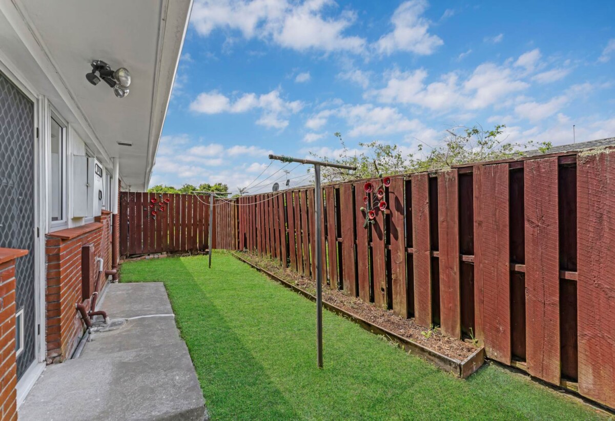 Refreshed throughout, Brick & tile 2 beds home, Move-in Ready, Prime Location, 1/17 Latham Avenue, Pakuranga, Auckland