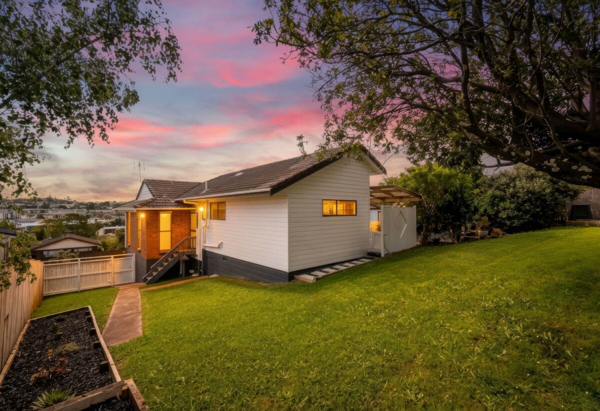 Westlake school zone, 5 beds on 619m2 section, owners relocating overseas, 59 Kennedy Avenue, Forrest Hill, Auckland
