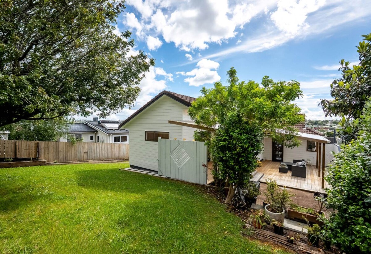 Westlake school zone, 5 beds on 619m2 section, owners relocating overseas, 59 Kennedy Avenue, Forrest Hill, Auckland