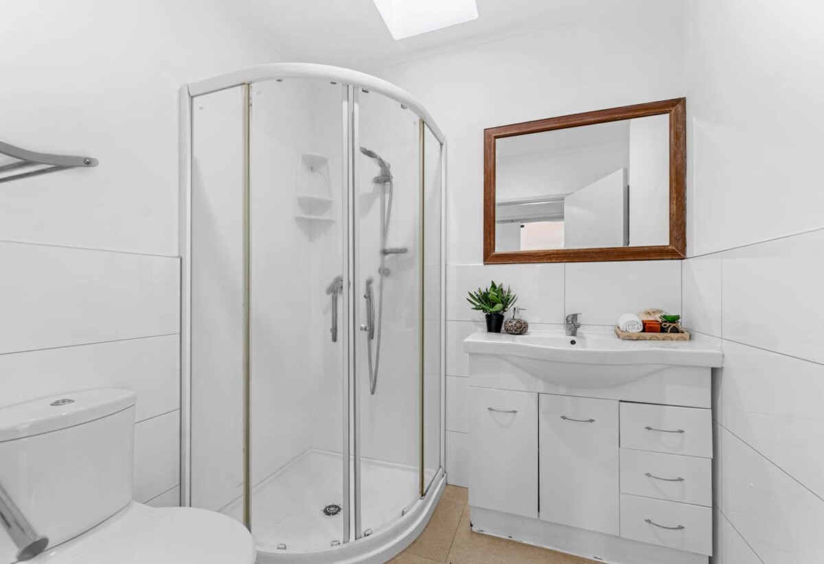 4 beds house on 609m² section, a downstairs rumpus room with a kitchenette and bathroom, 22 Marvon Downs Avenue, Pakuranga Heights, Auckland