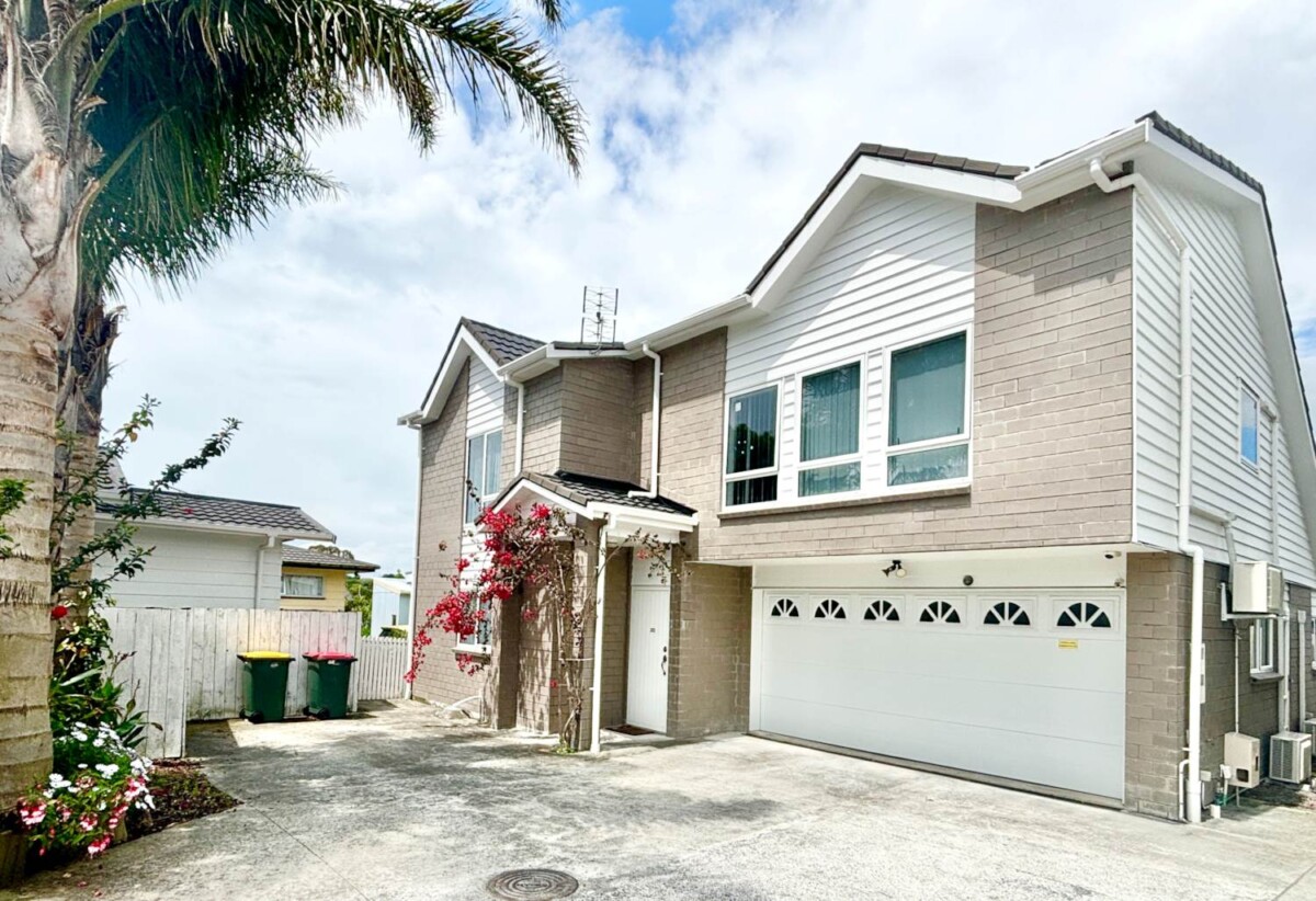 For rent, Cats Allowed, 5 bedrooms 4 bathrooms house, 26A Chesley Place, Half Moon Bay, Auckland, available 18th October