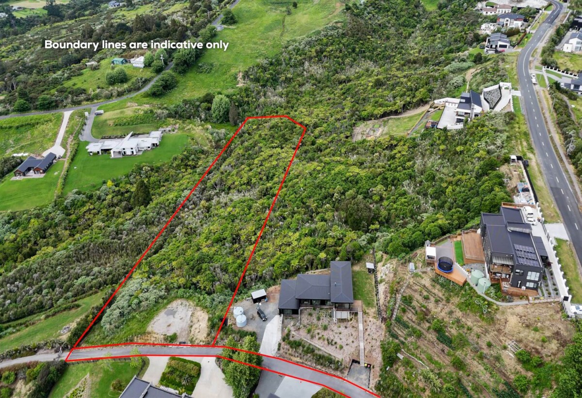 Must sell, 1.1898-hectare lifestyle section, near Botany Downs shopping centre, 185 Point View Drive, East Tamaki Heights, Auckland
