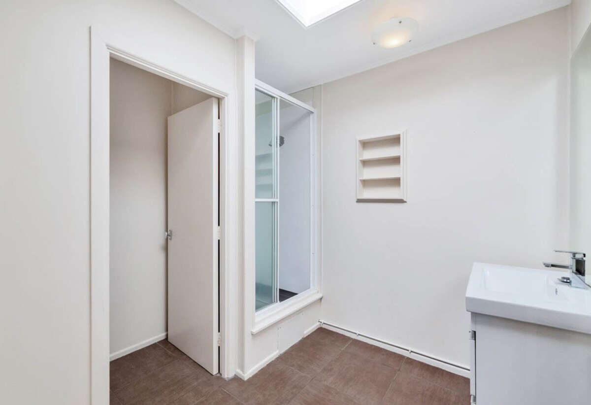 Must sell, Owner retired, 3 units (2x1bed, 1x3bed) sold together on 776m2 land, 1-3/75 Benson Road, Remuera, Auckland