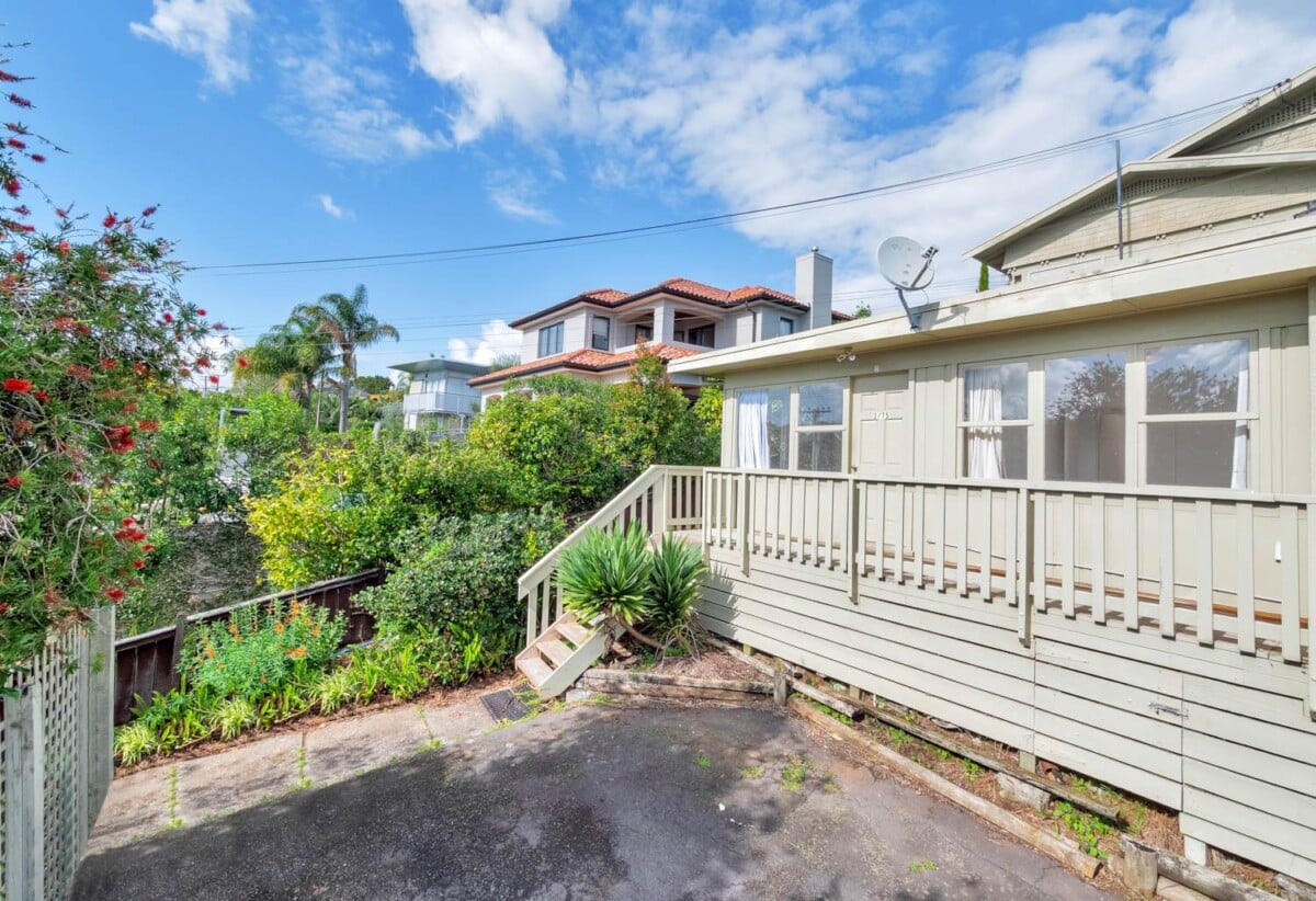 Must sell, Owner retired, 3 units (2x1bed, 1x3bed) sold together on 776m2 land, 1-3/75 Benson Road, Remuera, Auckland