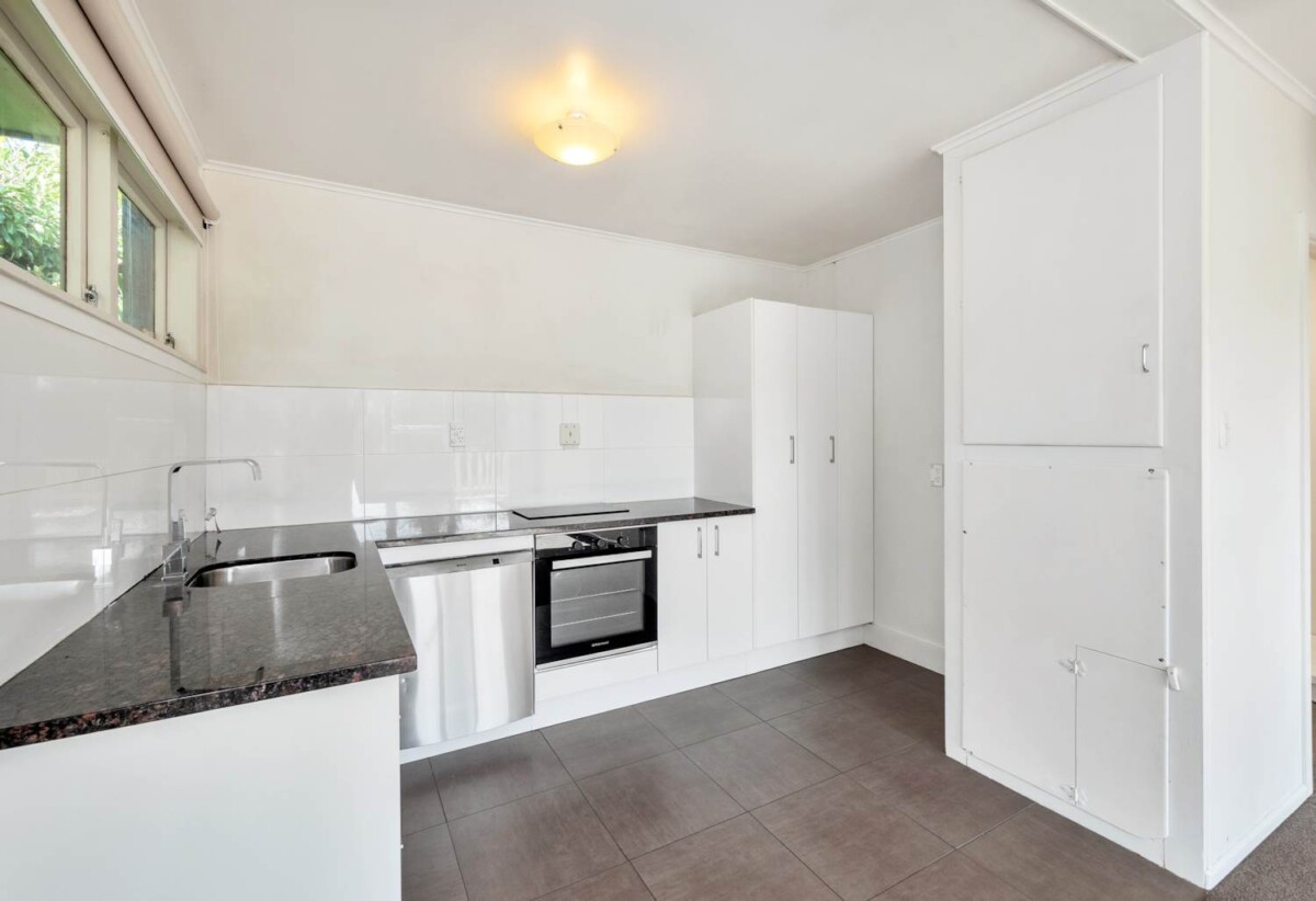 Must sell, Owner retired, 3 units (2x1bed, 1x3bed) sold together on 776m2 land, 1-3/75 Benson Road, Remuera, Auckland