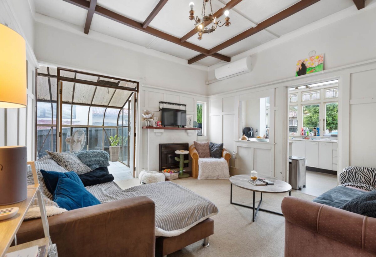 Must sell, Owner retired, 3 units (2x1bed, 1x3bed) sold together on 776m2 land, 1-3/75 Benson Road, Remuera, Auckland