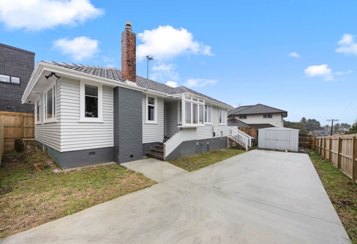 Classic 3 beds house, upgraded kitchen and bathroom, moments to Kelston and Lynn Mall shopping hubs, 121 Woodglen Road, Glen Eden, Auckland