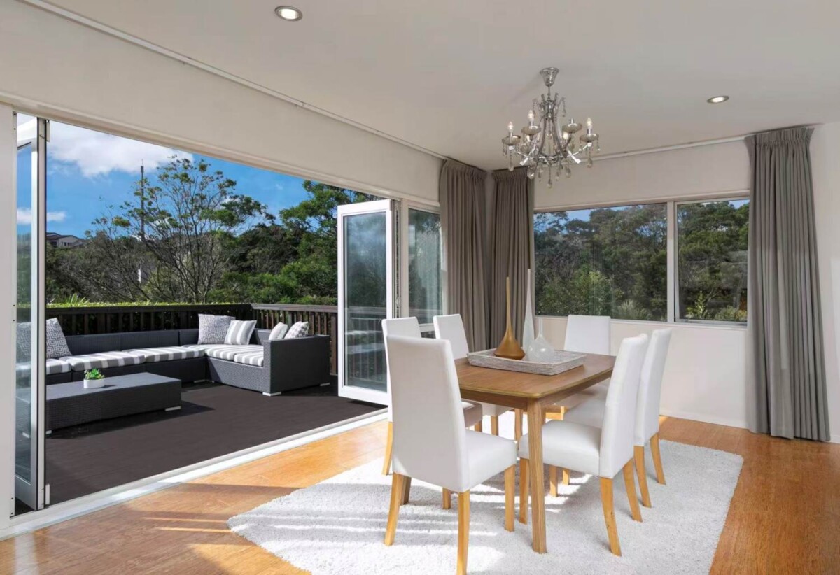 Greenhithe & Albany schools zone, next to Reserve, Brick and tile 4 beds house on 673m² section, 6 Mural Place, Greenhithe, Auckland