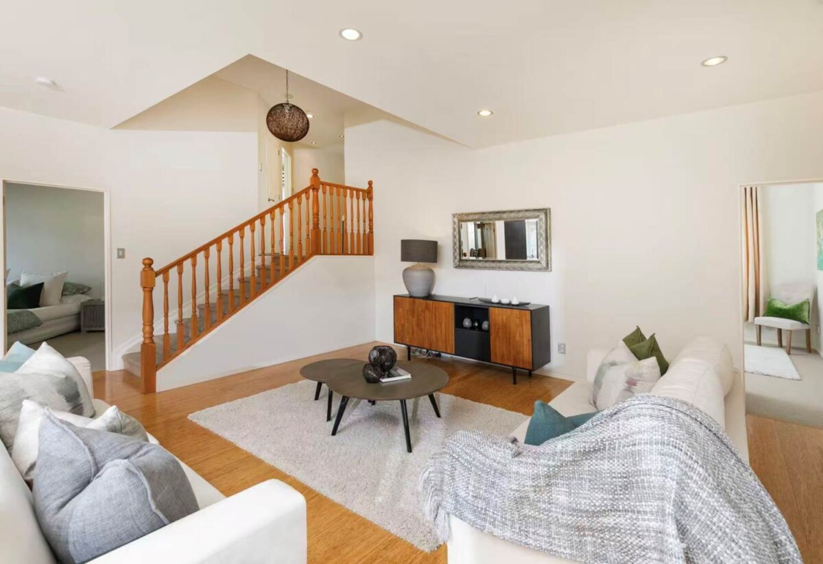 Greenhithe & Albany schools zone, next to Reserve, Brick and tile 4 beds house on 673m² section, 6 Mural Place, Greenhithe, Auckland