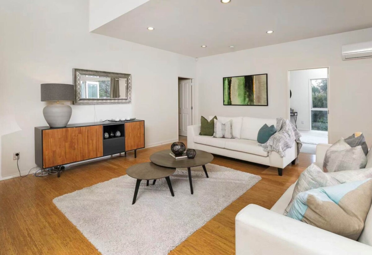 Greenhithe & Albany schools zone, next to Reserve, Brick and tile 4 beds house on 673m² section, 6 Mural Place, Greenhithe, Auckland