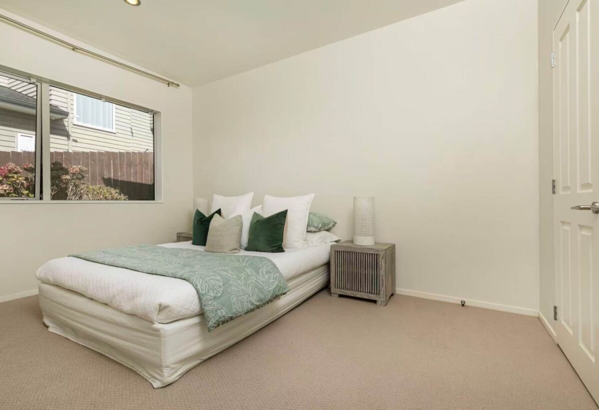 Greenhithe & Albany schools zone, next to Reserve, Brick and tile 4 beds house on 673m² section, 6 Mural Place, Greenhithe, Auckland