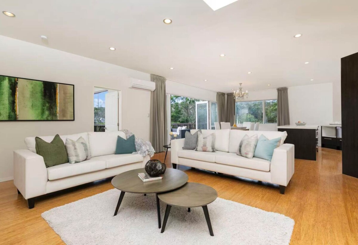 Greenhithe & Albany schools zone, next to Reserve, Brick and tile 4 beds house on 673m² section, 6 Mural Place, Greenhithe, Auckland
