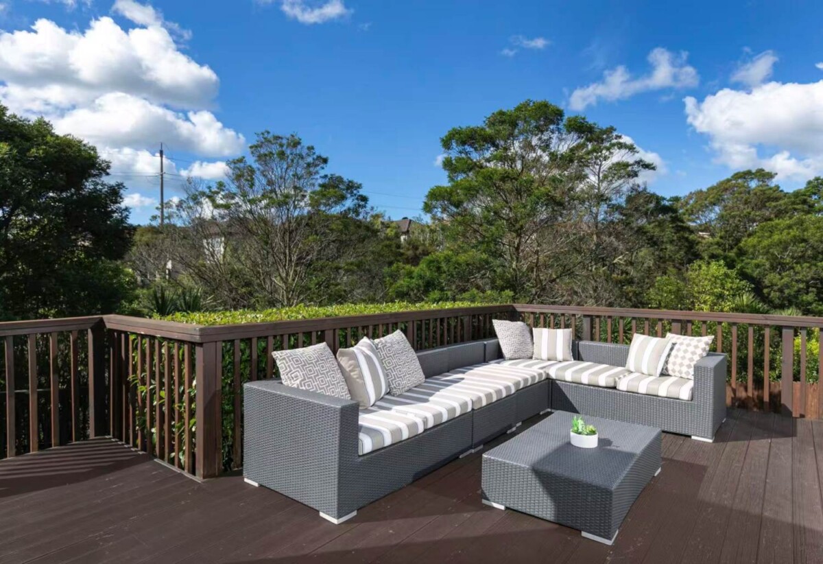 Greenhithe & Albany schools zone, next to Reserve, Brick and tile 4 beds house on 673m² section, 6 Mural Place, Greenhithe, Auckland