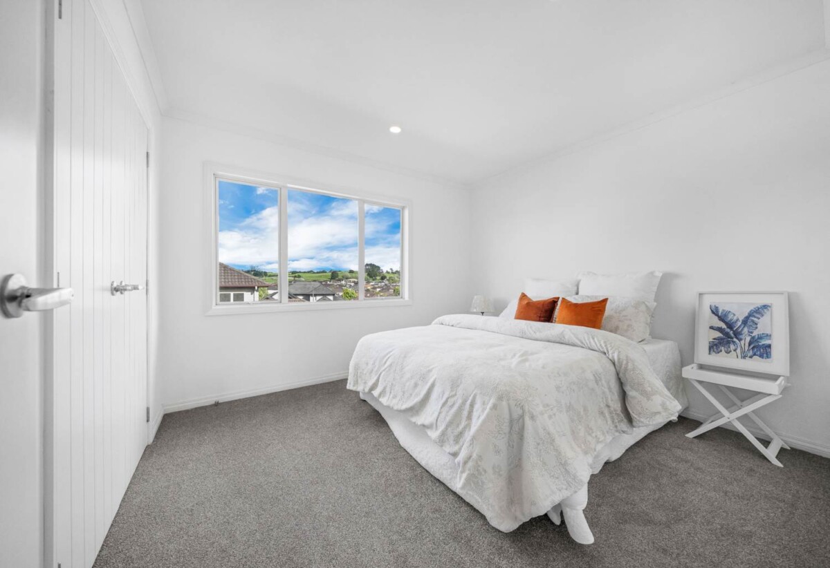 VENDORS WANT IT SOLD, 5 beds house on 501m² section 1 bed 1 bath downstairs, walks to schools, 9 Soljans Place, Mission Heights, Auckland