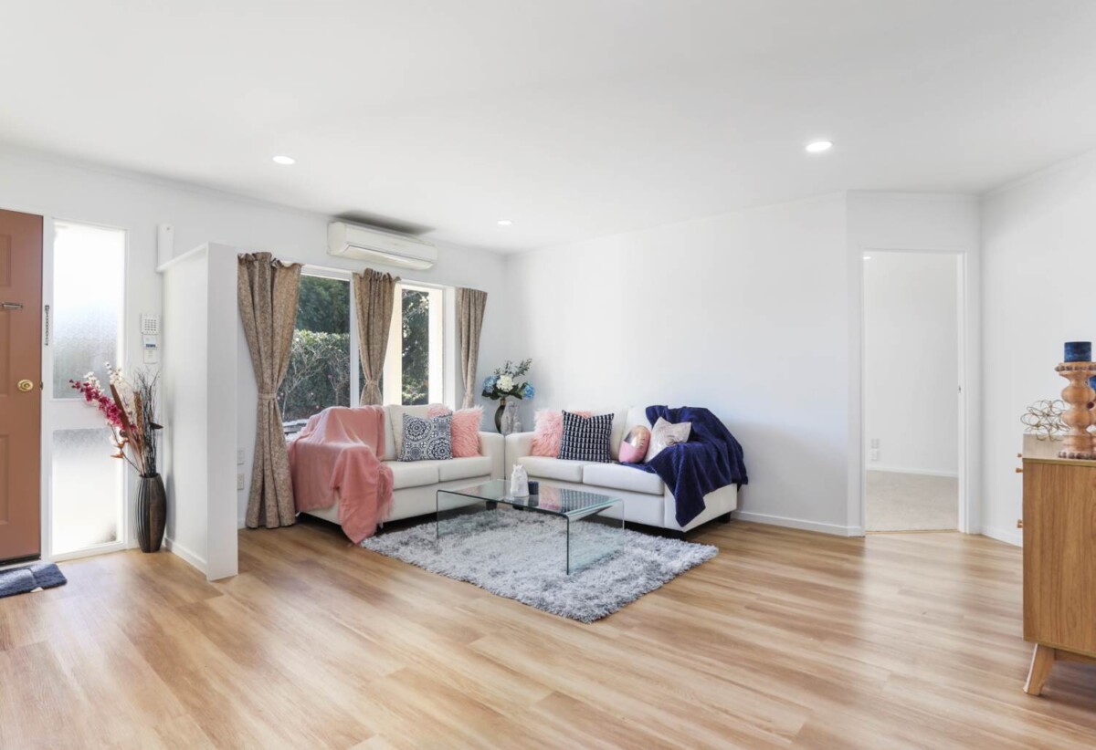 Brick 3 beds house on 514m² section, 8A Sherrif Place, Randwick Park, Auckland