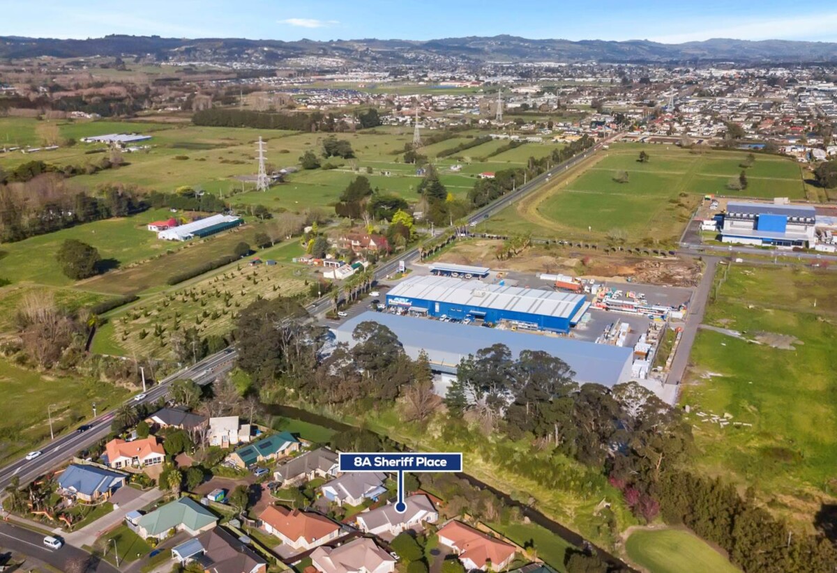 Brick 3 beds house on 514m² section, 8A Sherrif Place, Randwick Park, Auckland