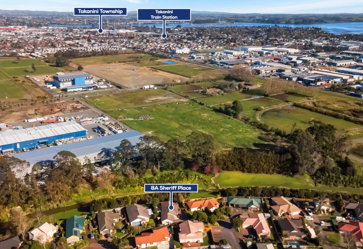 Brick 3 beds house on 514m² section, 8A Sherrif Place, Randwick Park, Auckland