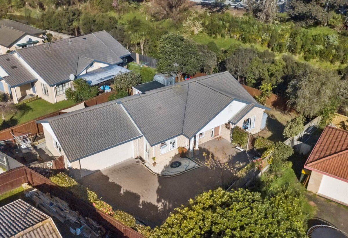 Brick 3 beds house on 514m² section, 8A Sherrif Place, Randwick Park, Auckland