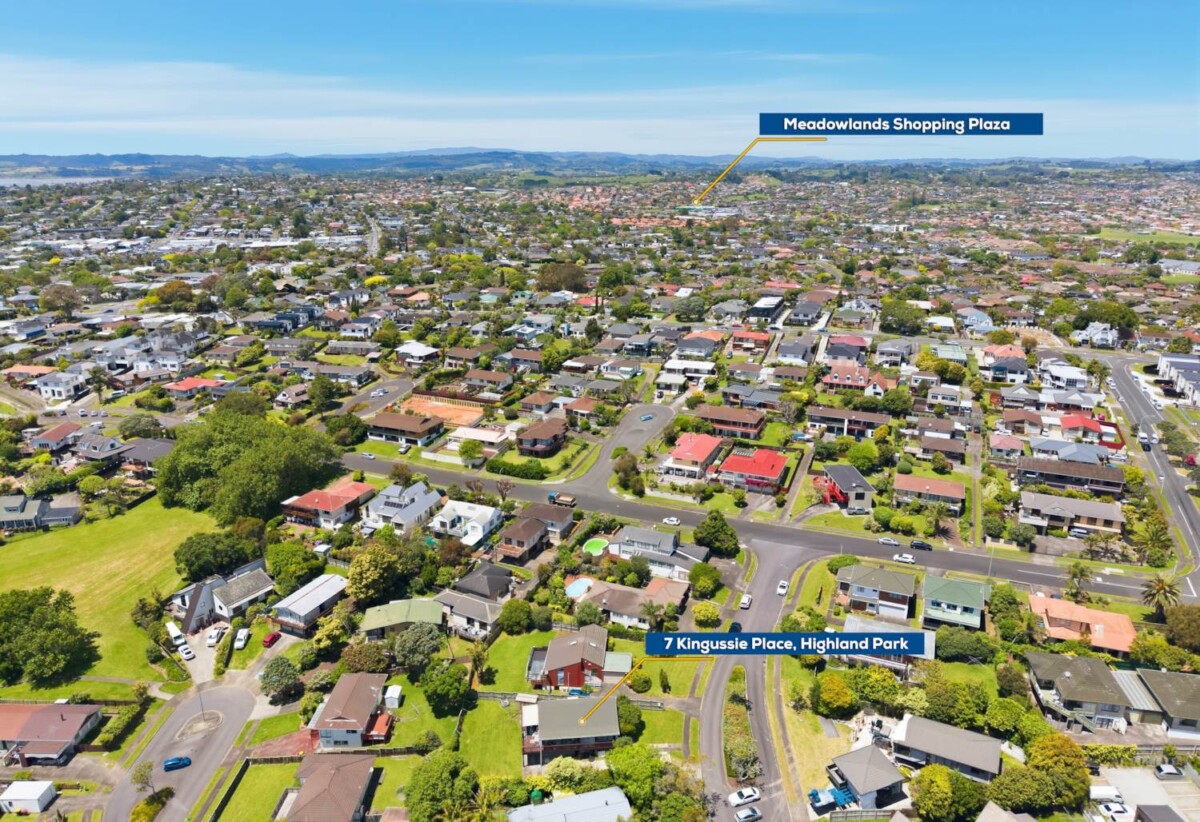 5 beds house on 688m² section, with RC for 5 standalone homes, EPA on the way, 7 Kingussie Place, Highland Park, Auckland