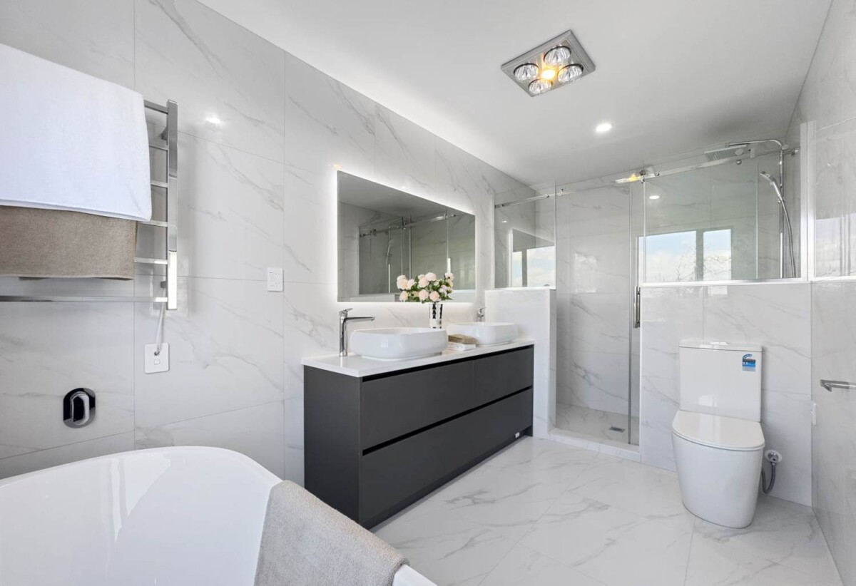 BRAND NEW, CONVENIENCE + VIEWS, 356m² 5 beds house on 692m² section, 5 Fjord Way, Karaka, Auckland