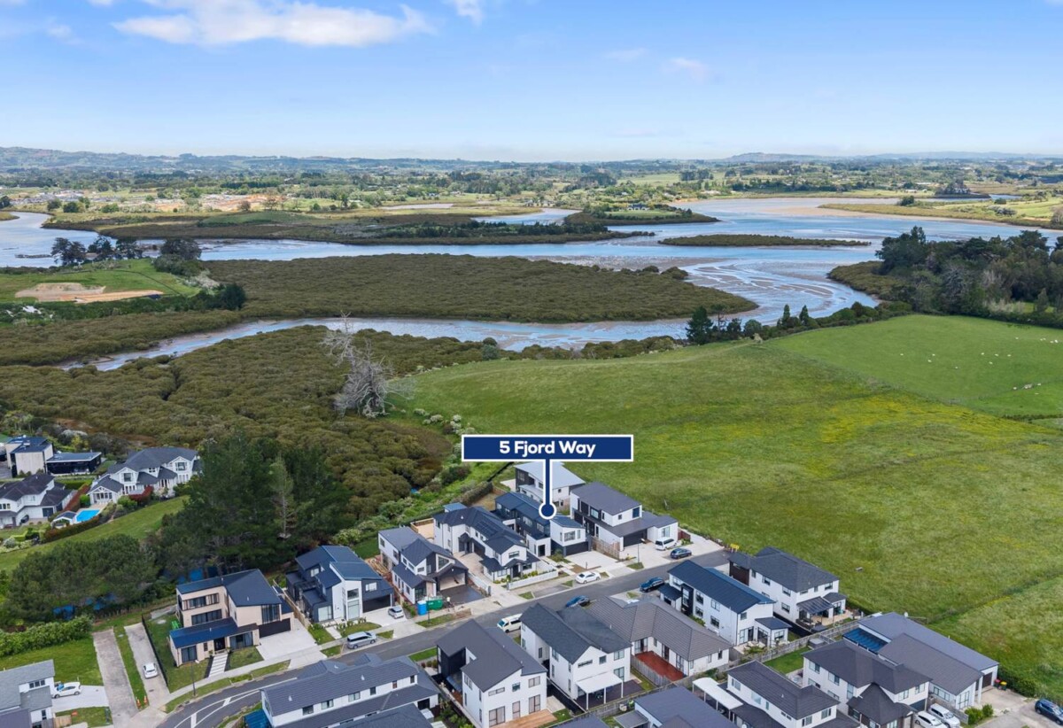 BRAND NEW, CONVENIENCE + VIEWS, 356m² 5 beds house on 692m² section, 5 Fjord Way, Karaka, Auckland