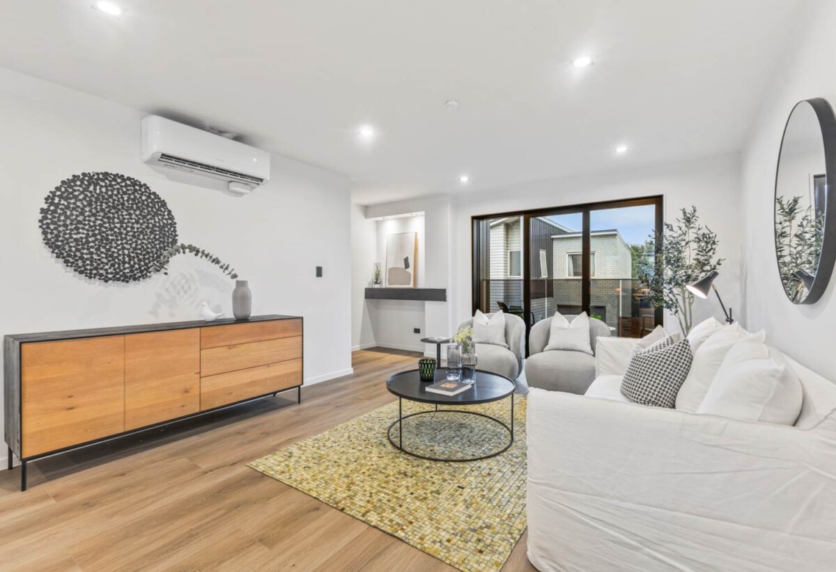 Highly motivated owner, 4 large beds home with 2 ensuites, minutes to Sylvia Park Mall, 4/600 Mt Wellington Highway, Mt Wellington, Auckland