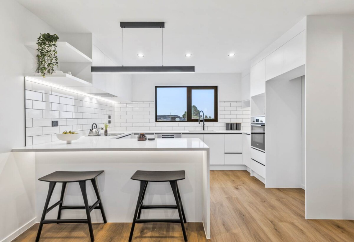 Highly motivated owner, 4 large beds home with 2 ensuites, minutes to Sylvia Park Mall, 4/600 Mt Wellington Highway, Mt Wellington, Auckland