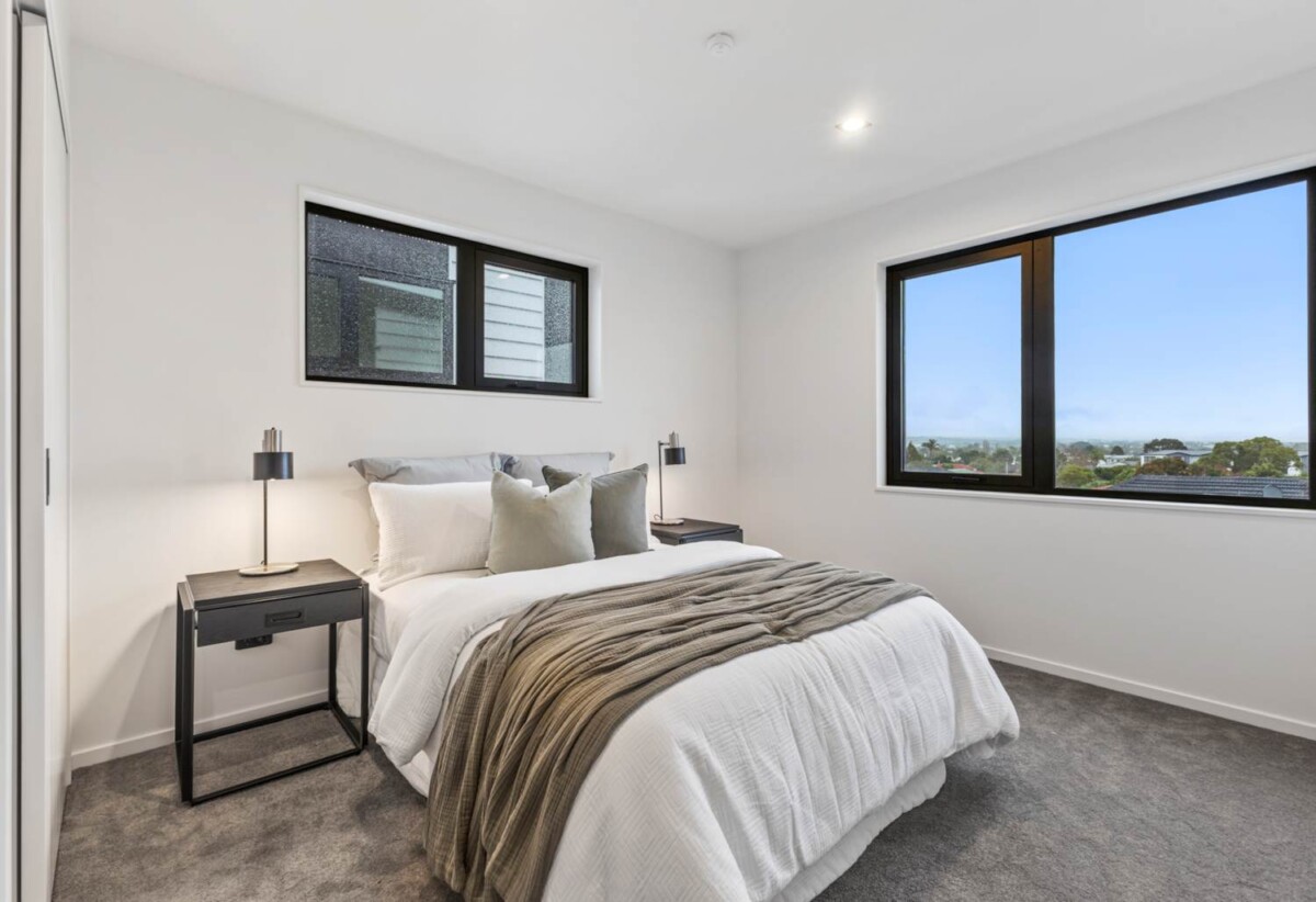 Highly motivated owner, 4 large beds home with 2 ensuites, minutes to Sylvia Park Mall, 4/600 Mt Wellington Highway, Mt Wellington, Auckland
