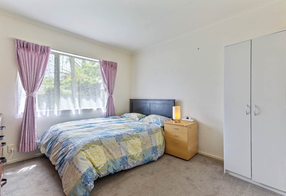 Brick 3 beds house on 484m² section, minutes from Lynn Mall, 73A Rimu Street, New Lynn, Auckland