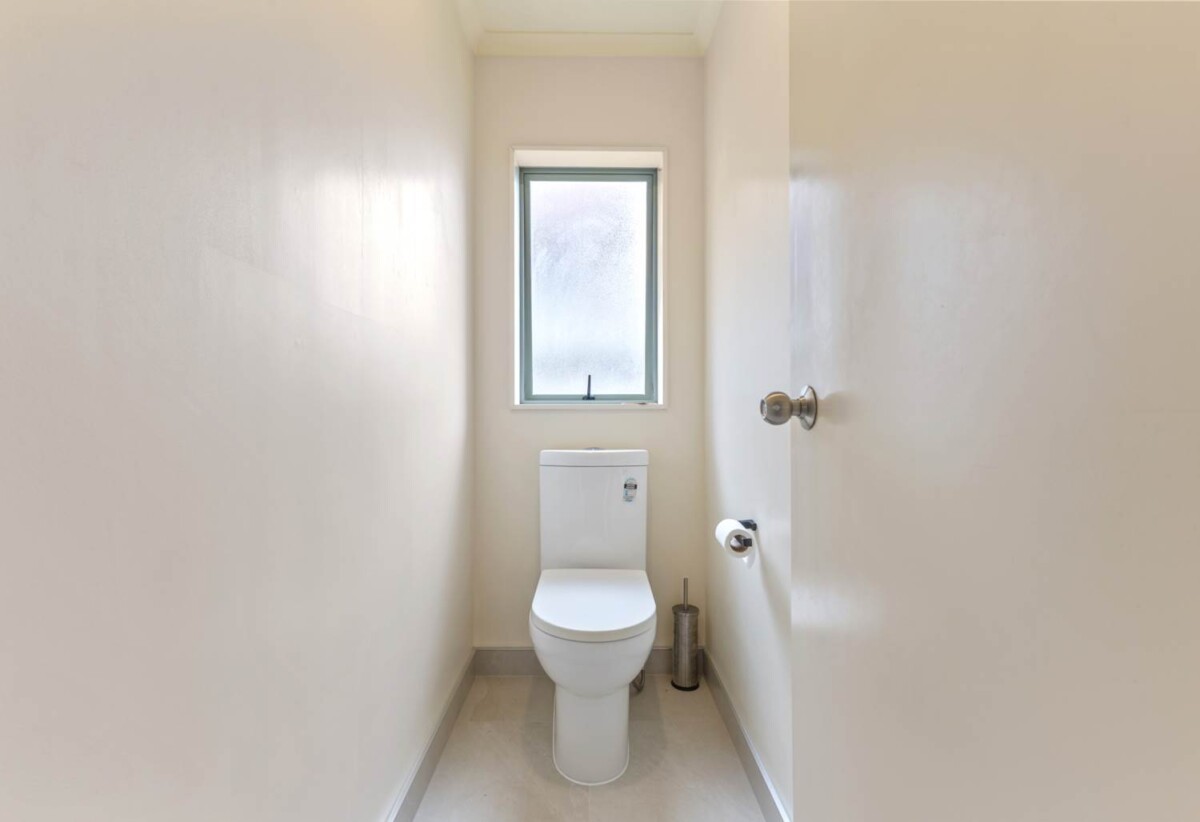 Brick 3 beds house on 484m² section, minutes from Lynn Mall, 73A Rimu Street, New Lynn, Auckland