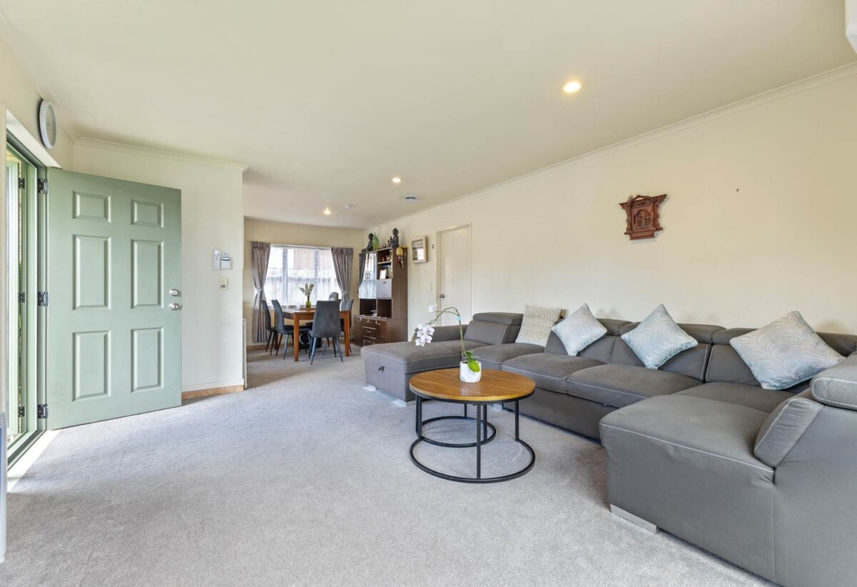 Brick 3 beds house on 484m² section, minutes from Lynn Mall, 73A Rimu Street, New Lynn, Auckland