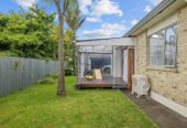 Brick 3 beds house on 484m² section, minutes from Lynn Mall, 73A Rimu Street, New Lynn, Auckland