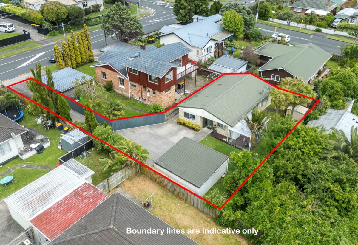 Brick 3 beds house on 484m² section, minutes from Lynn Mall, 73A Rimu Street, New Lynn, Auckland