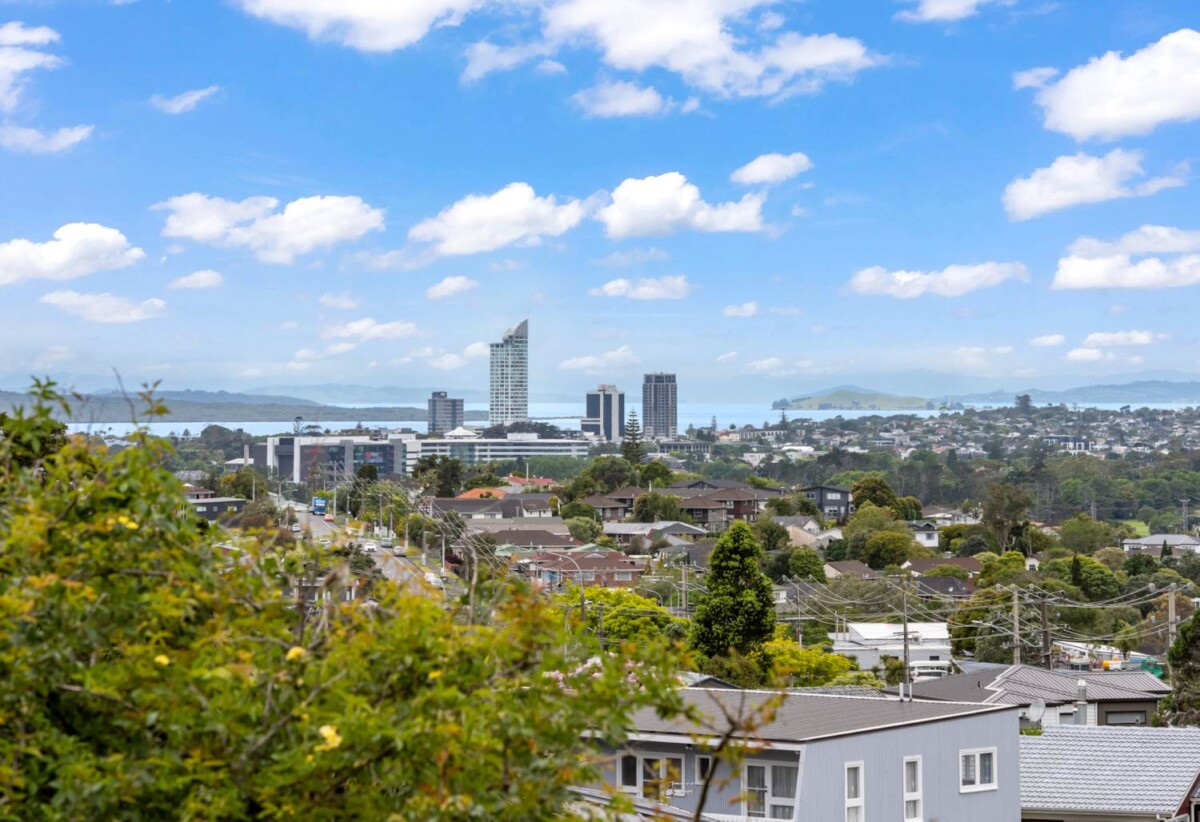 Brick 4 beds house on 809m² section, City views. Walks to Glenfield Mall, local shops, schools, 463 Glenfield Road, Glenfield, Auckland
