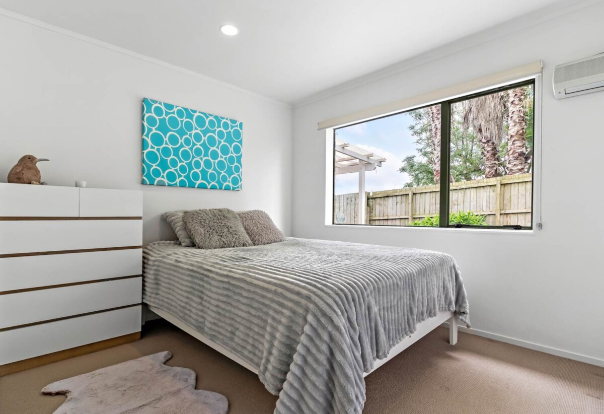 Once in 12 years, Brick 3 beds house on 1/2 share of 808 m² section, next a Reserve, 6B Nerissa Place, Randwick Park, Auckland