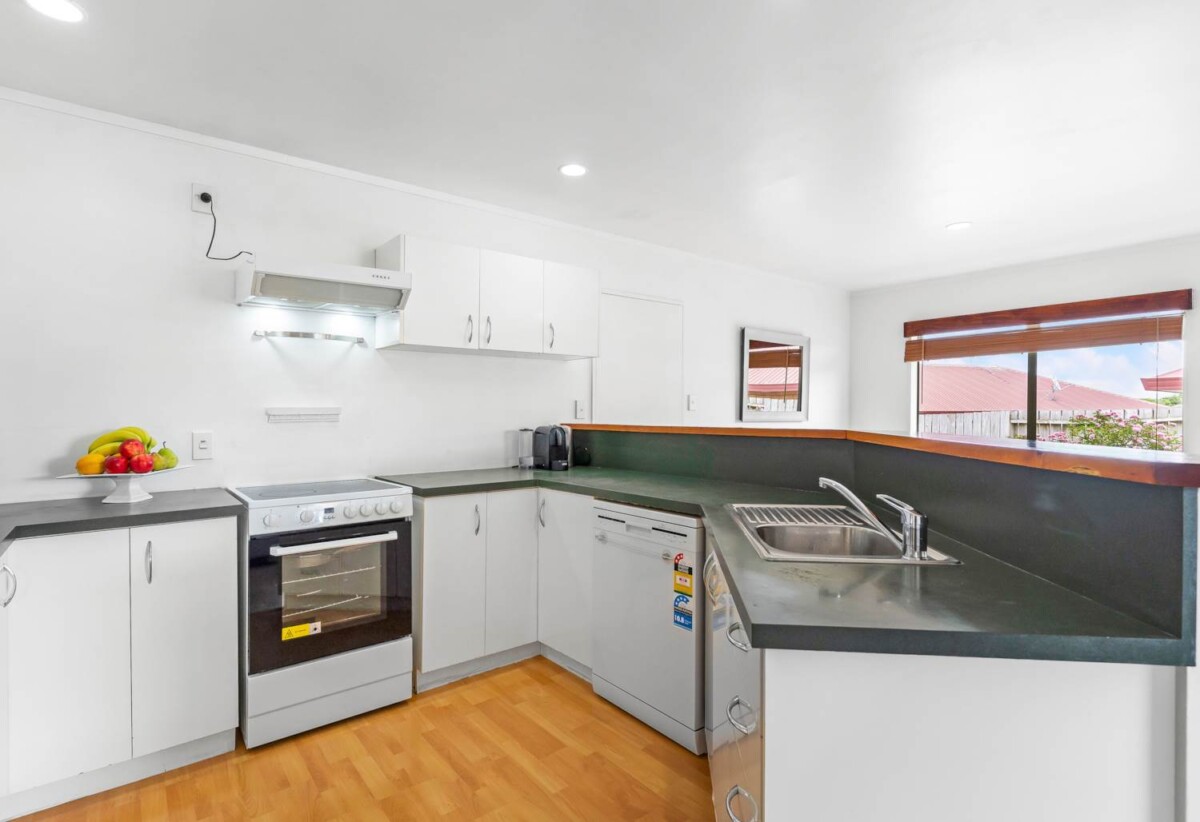 Once in 12 years, Brick 3 beds house on 1/2 share of 808 m² section, next a Reserve, 6B Nerissa Place, Randwick Park, Auckland