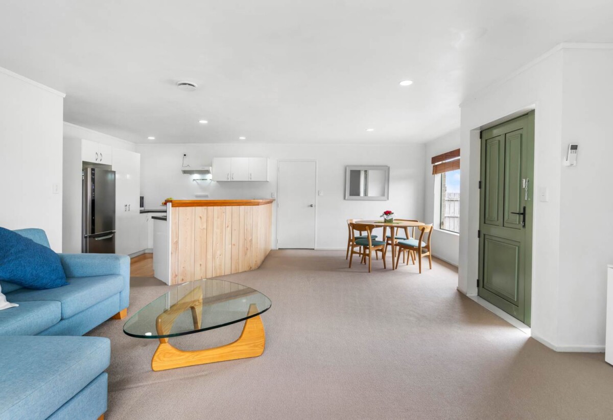 Once in 12 years, Brick 3 beds house on 1/2 share of 808 m² section, next a Reserve, 6B Nerissa Place, Randwick Park, Auckland