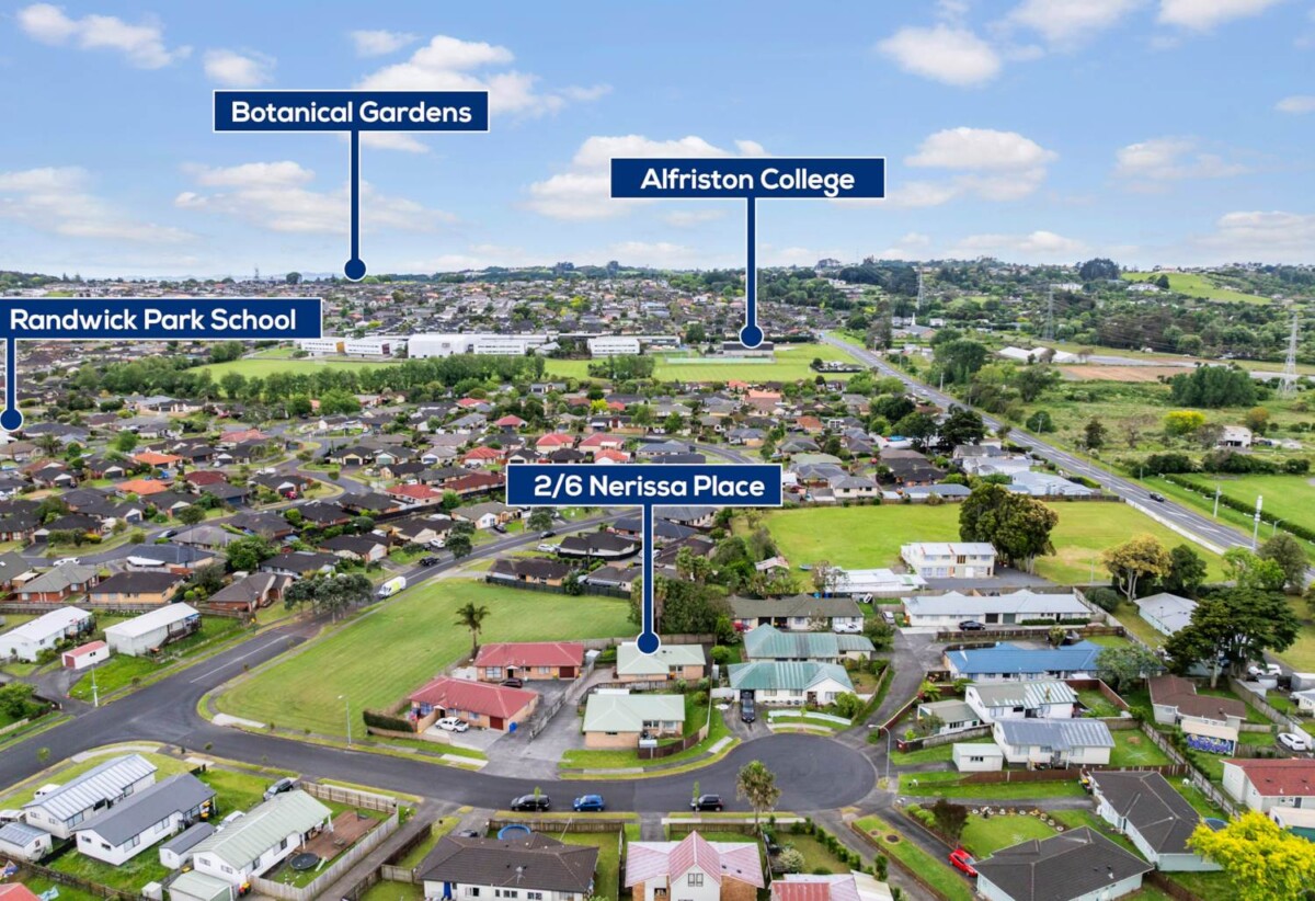 Once in 12 years, Brick 3 beds house on 1/2 share of 808 m² section, next a Reserve, 6B Nerissa Place, Randwick Park, Auckland