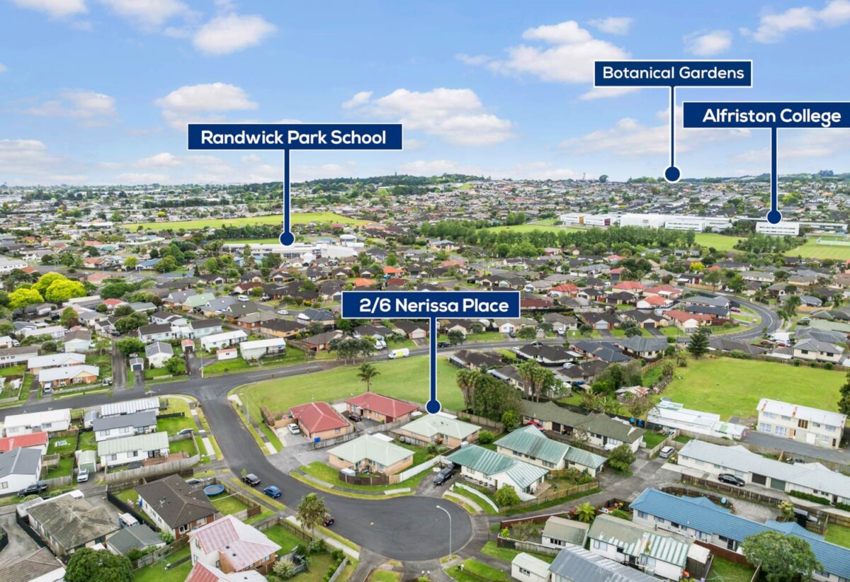 Once in 12 years, Brick 3 beds house on 1/2 share of 808 m² section, next a Reserve, 6B Nerissa Place, Randwick Park, Auckland